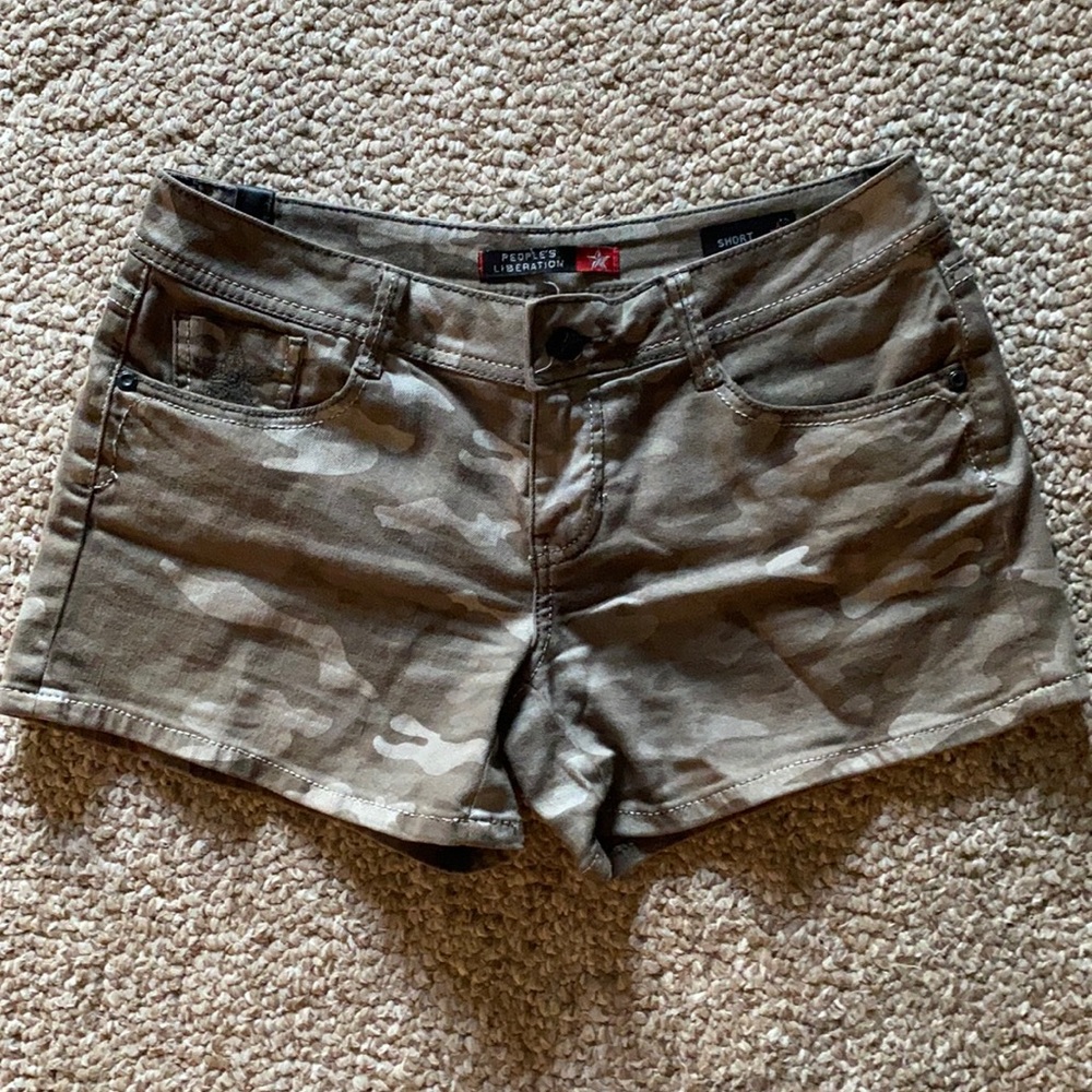 Camouflage short shorts